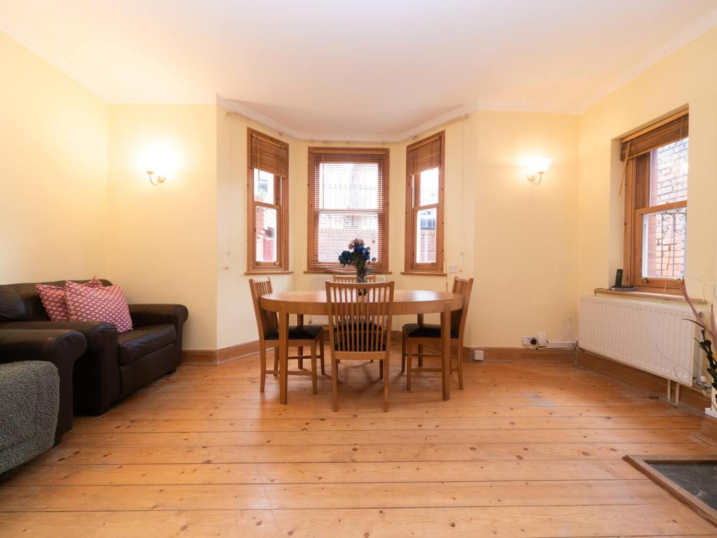 Garden Flat With A Heath Views & Skyline