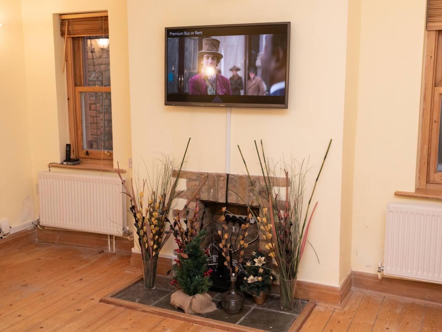 Garden Flat With A Heath Views & Skyline *