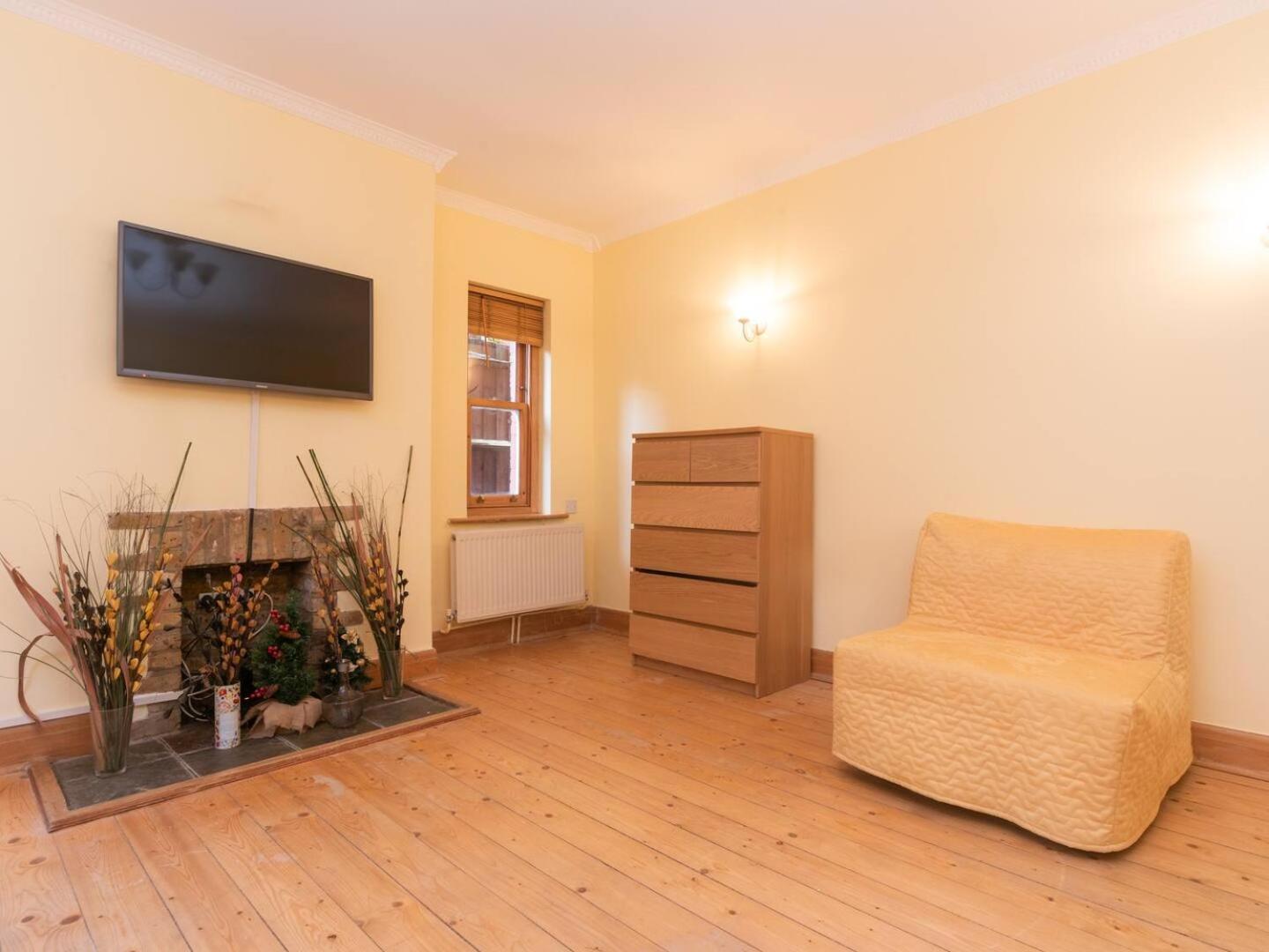 Garden Flat With A Heath Views & Skyline