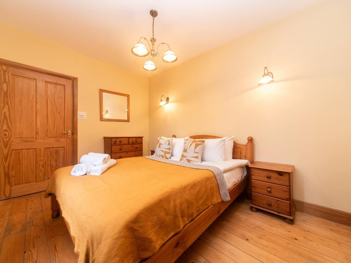 Garden Flat With A Heath Views & Skyline *