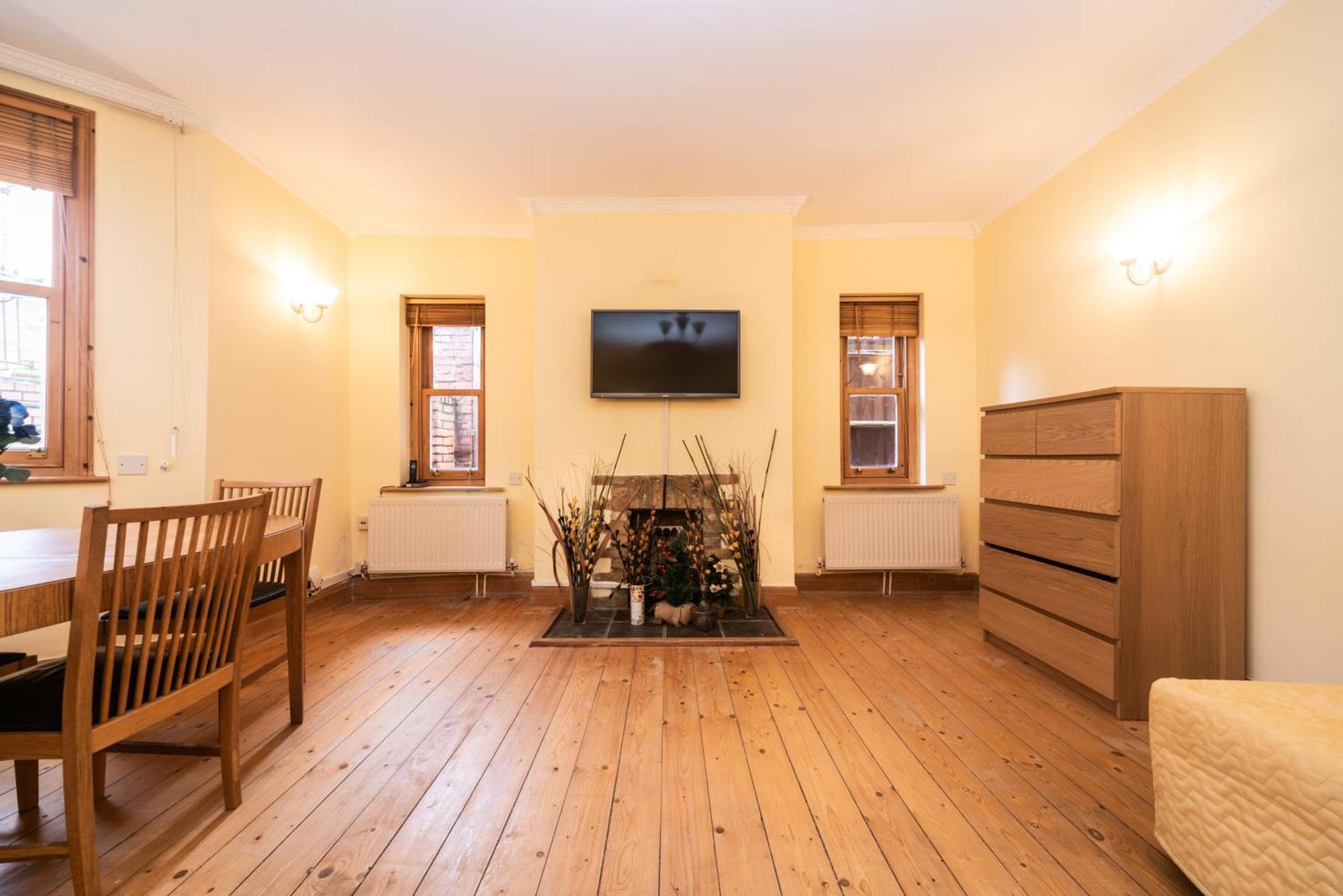 Garden Flat With A Heath Views & Skyline * Londra